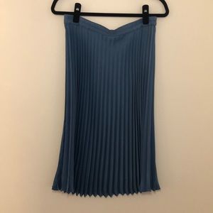 Xirena blue silky pleated skirt - Size L - elastic waistband. Brand new!